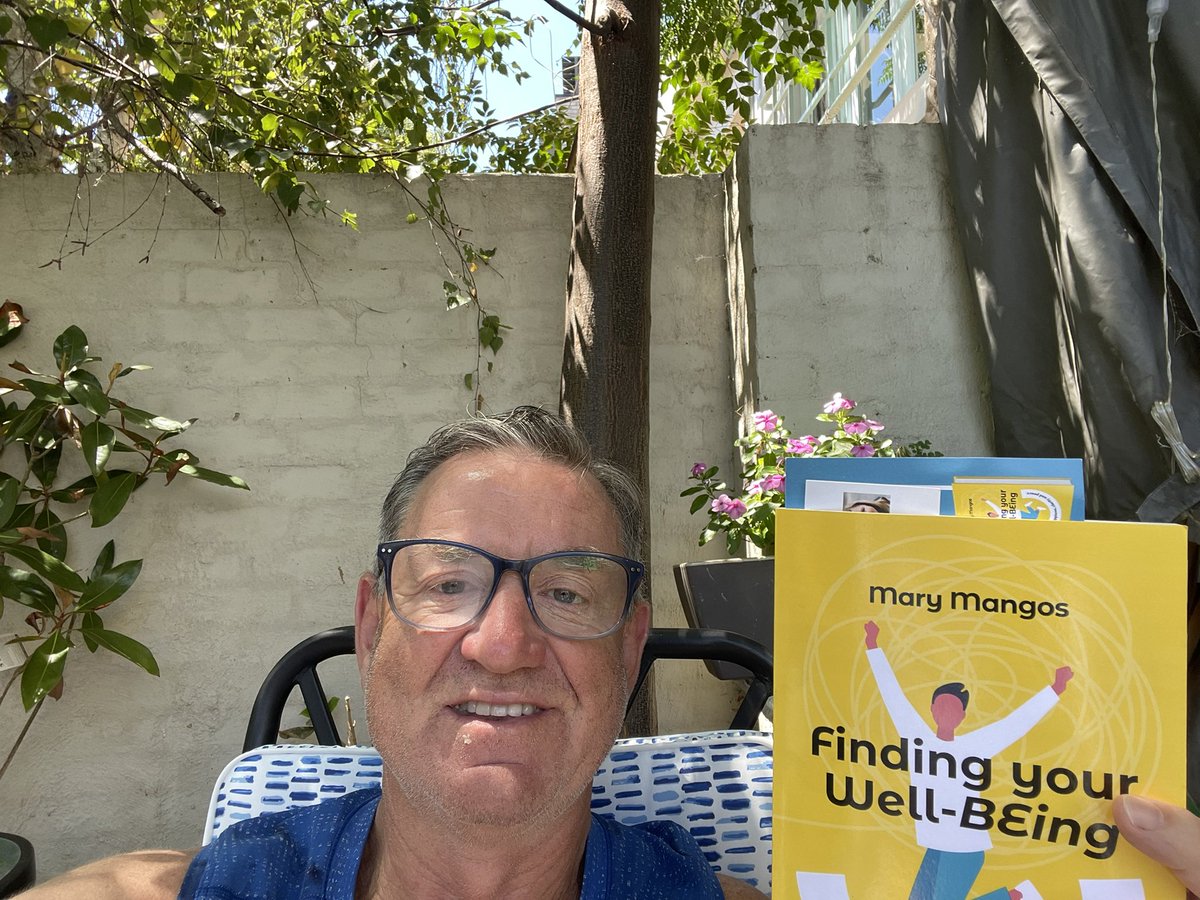doclarkins's tweet photo. Sunday relaxed reading #weekendchillax #summer https://t.co/NRBet1bfft