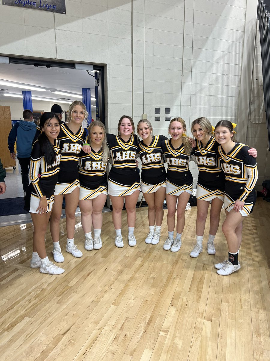 Saturday night with these awesome ladies! 🖤💛🤍 <a href="/AndaleAthletics/">Andale Athletics</a> <a href="/Andale_Indians/">Andale High School</a>
