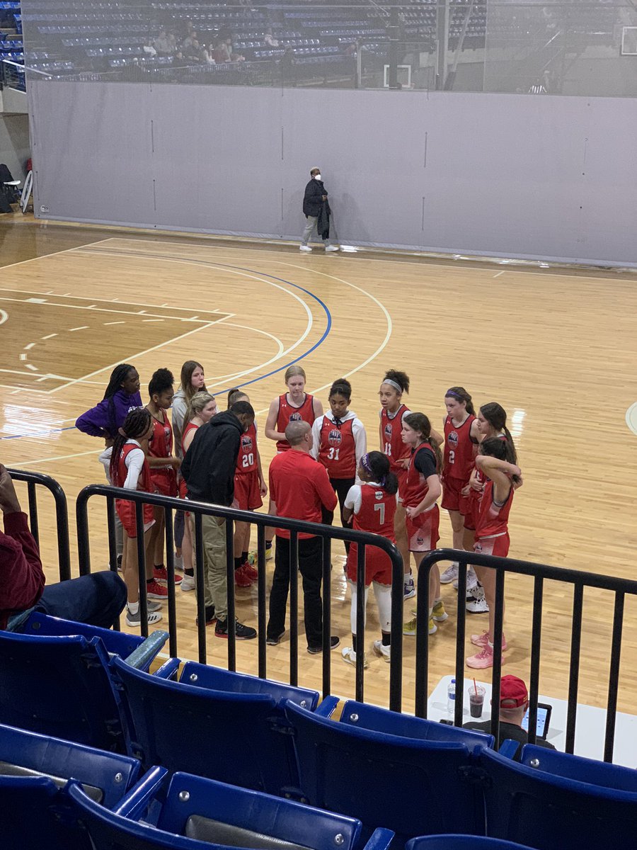 GenerallyJustin's tweet photo. Great start to new beginnings with the Della Lamb merger! Happy to have the first wave of girls back in action this weekend at HyVee Arena and representing KC. Excited to get the second half of girls back next week, so much talent. This 2026 class is special! Here we come! https://t.co/yyOdvTuIje