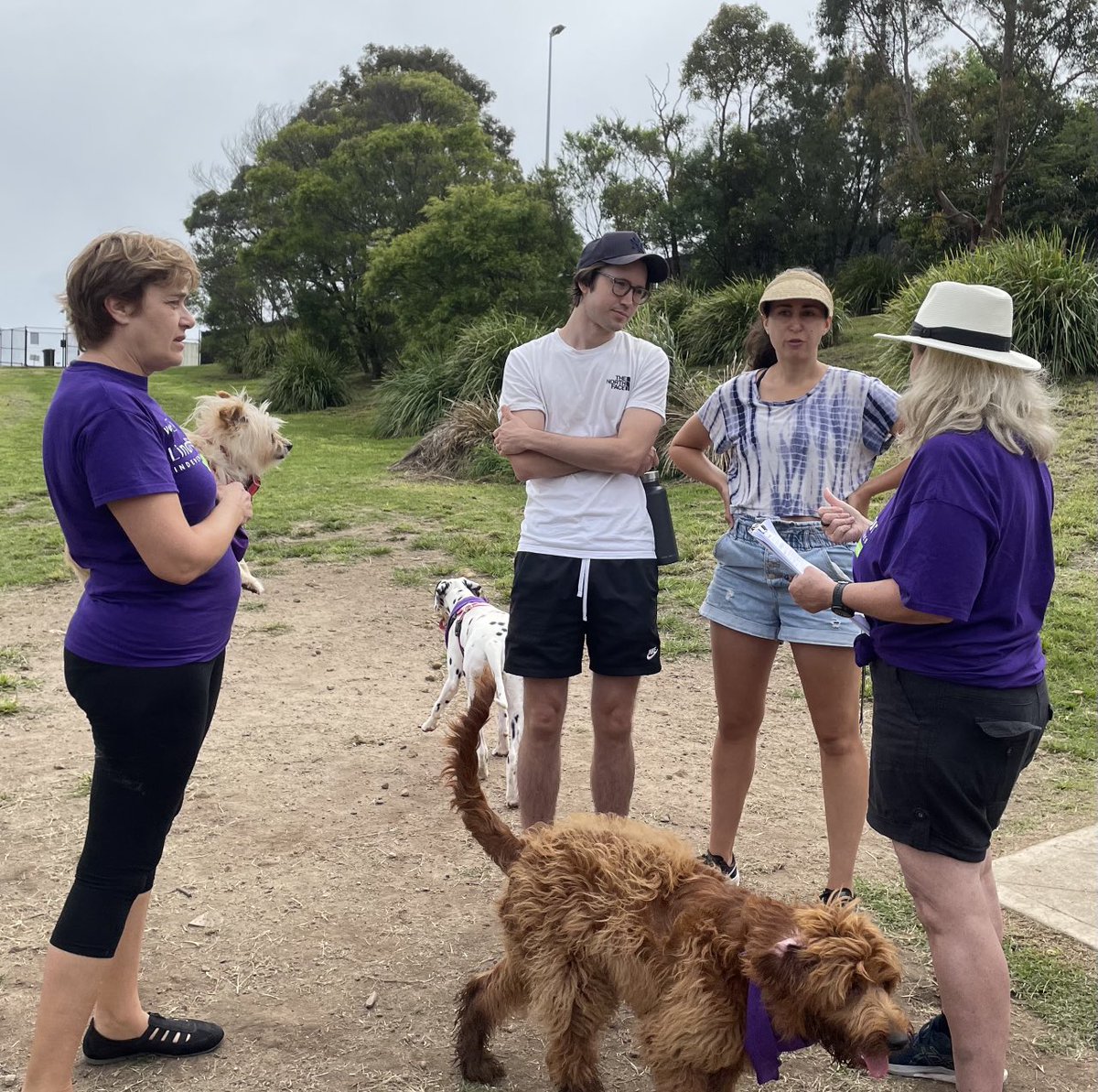 lde164's tweet image. Quality convos at Barden Ridge with Linda Seymour ⁦@HughesRenews⁩ Independent candidate for Federal election.
#PoliticsHasGoneToTheDogs
We met Nala, Dusty, Rocky, Freya &amp;amp; Ace 🐶🐕🐩
#CommunityConnections
#PoliticsDoneDifferently
#HughesVotes 
&amp;amp; their owners are listening🎯