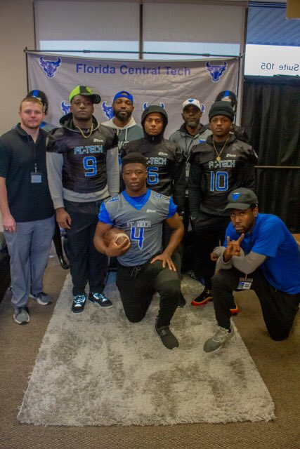 CoachDMJordan's tweet photo. Another great visit in the books. I always love meeting and talking with our recruits. Special shout-out to @jeffsmith6_ for coming through and checking us out! The future is bright for @FloridaCentral5! 🔵⚫️⚪️🐂 @CoachJeremiah @JeffHarris5050 @CoachTaylorFCT https://t.co/Nr4226bUdI