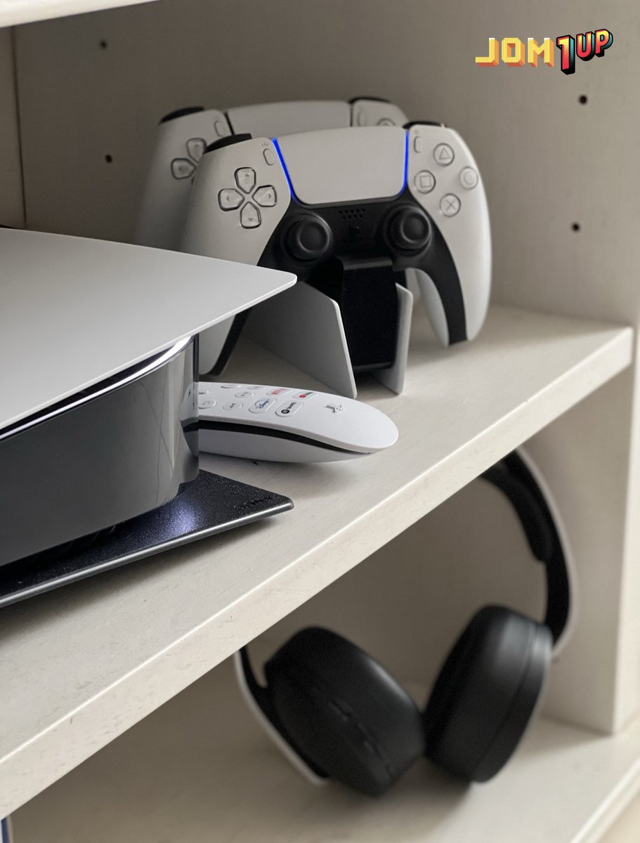 jom1up's tweet photo. Happy weekend! ICYMI the #ps5 console covers are out. We’re only switched one side first while waiting for the Cosmic Red console cover to replace the other side! #ps5consolecover @PlayStationAsia https://t.co/8VeDBcE8Zh