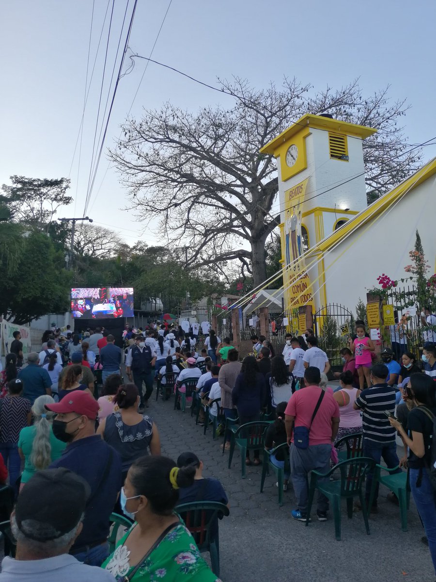 Acompañé al pueblo de el #Paisnal en ceremonia de beatificación de los mártires Padre Rutilio, Fray Spessotto, Manuel y Nelson; asesinados por no callar sus voces defendiendo a un pueblo oprimido.

#ElSalvador no puede olvidar ni permitir que esto esto se repita.