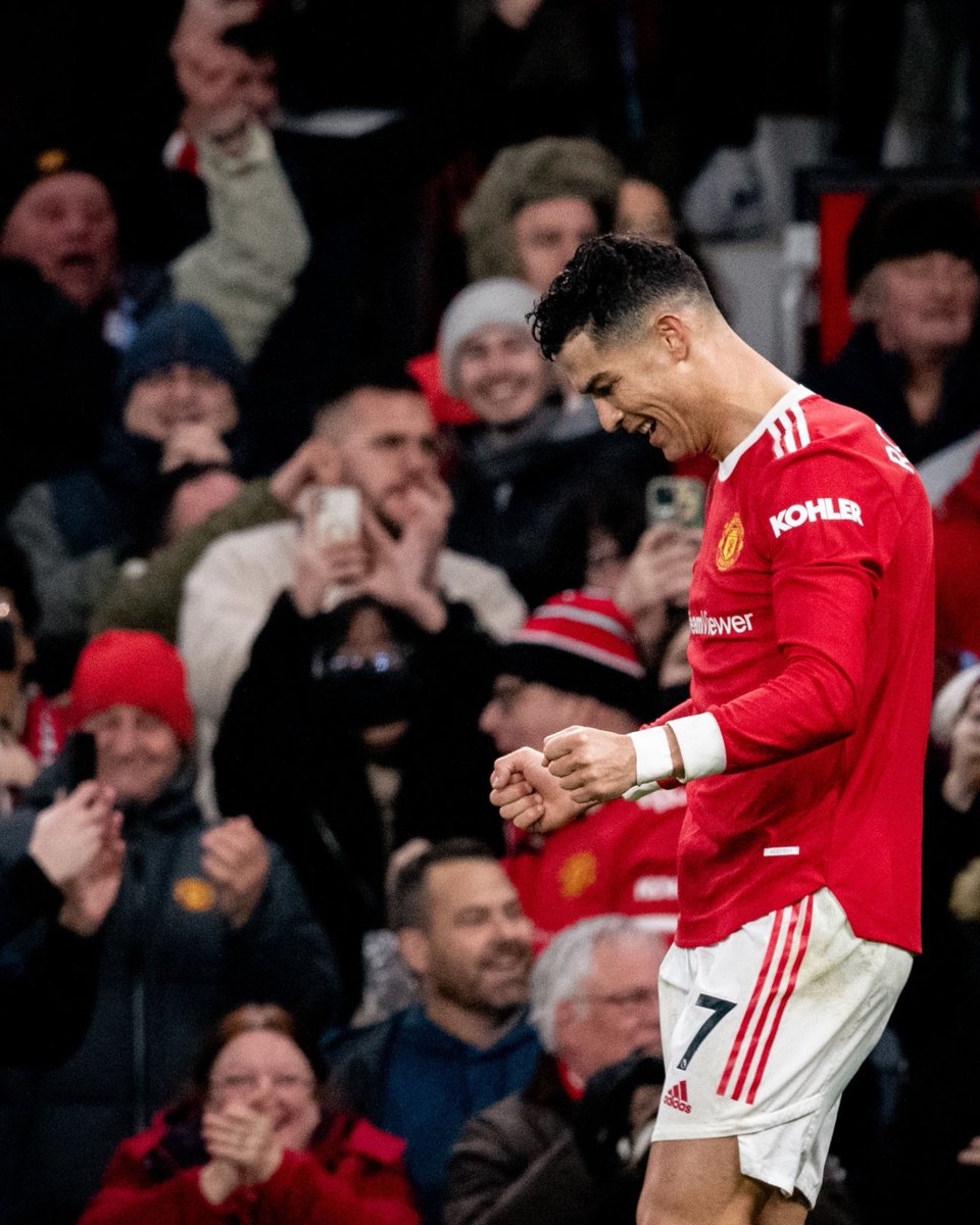 CristianoXtra_'s tweet photo. 📊| Cristiano Ronaldo has now won more games in Europe's Top 5 Leagues than any other player in history!

1️⃣ Cristiano Ronaldo: 426 wins
2️⃣ Ryan Giggs: 425 wins
3️⃣ Gigi Buffon: 409 wins
4⃣ Leo Messi: 389 wins

Incredible. https://t.co/6oLsgUpf5D