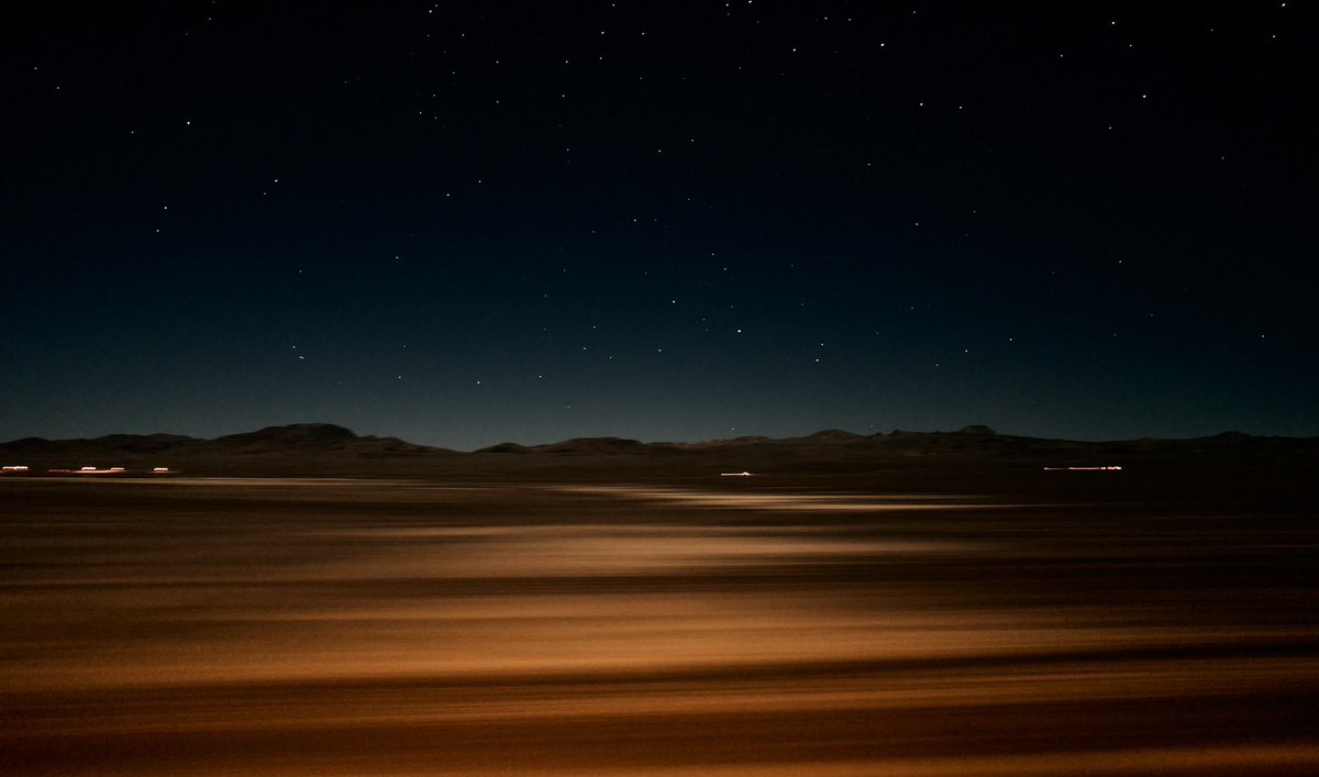 minusahalf's tweet photo. @KSivachukArt gd some from the Amtrak Zephyr night https://t.co/7EYNwVuZUq
