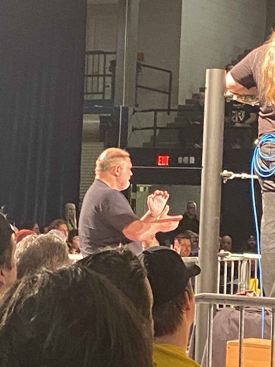 OLCoachLanc's tweet photo. Enjoyed the night at @SMAcrowdpleaser watching @BTWProRP with some great friends! #DPP4Life #FTRvsRNR #AAEnrforcer https://t.co/ZZ9YwYTKLf