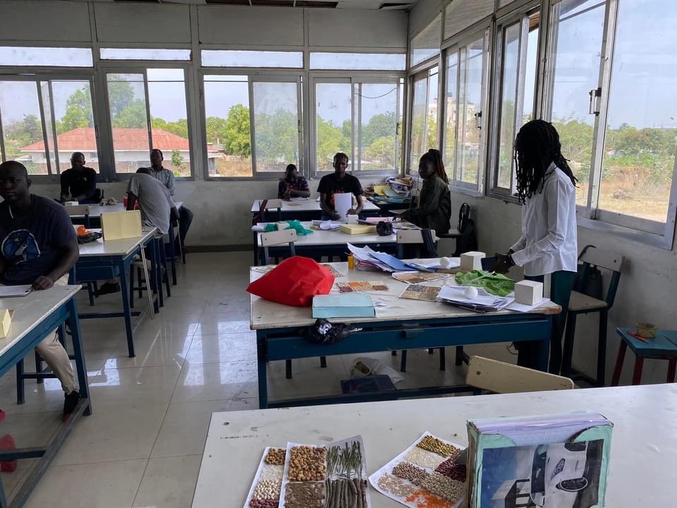 JohnAkec's tweet photo. OUR NEW SCHOOL OF ARCHITECTURE, LAND MANAGEMENT, URBAN AND REGIONAL PLANNING 
I was very impressed this week at seeing our first year students @UoJ studying “textures” with real objects to touch, feel, and organise in different patterns and combinations https://t.co/cfrDHyp1HC