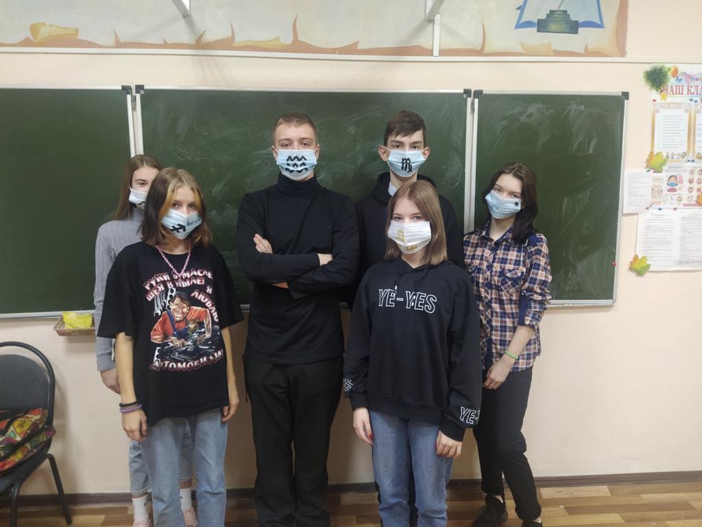 В школе проходит  АКЦИЯ #МыПротивКороны  Учащиеся  представили вниманию свои оригинальные маски и плакаты. А какая оригинальная маска у вас?И не забудьте вакцинироваться...