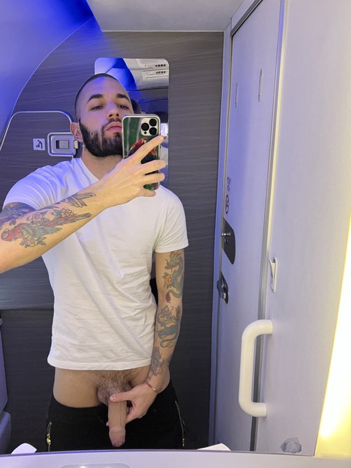 come give me head ✈️ https://t.co/MdetyWccaJ