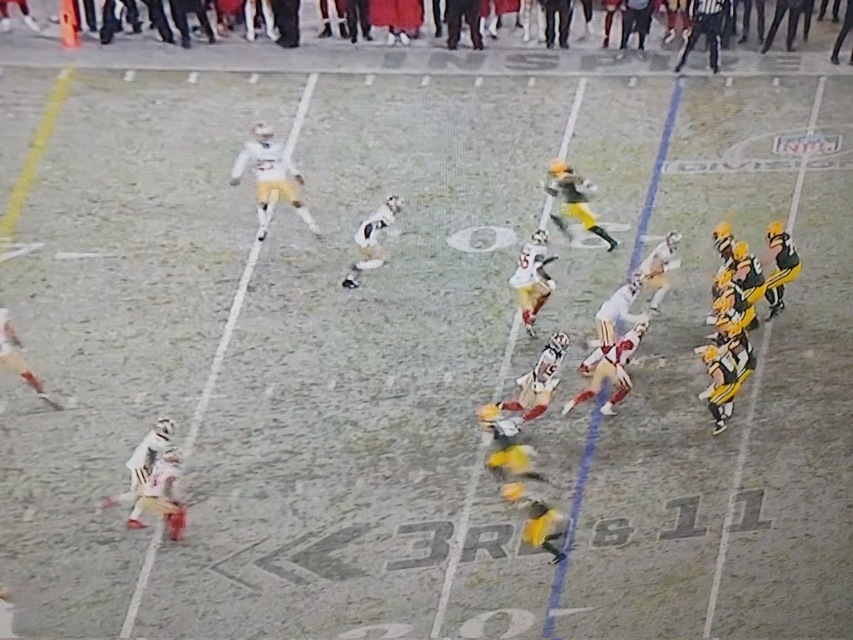 Sports_Passage's tweet photo. @49ers defense that has saved the day. If @49ers wins @packers QB is going to maringer! We know that! #FootProblem https://t.co/yHN3ZikaUh