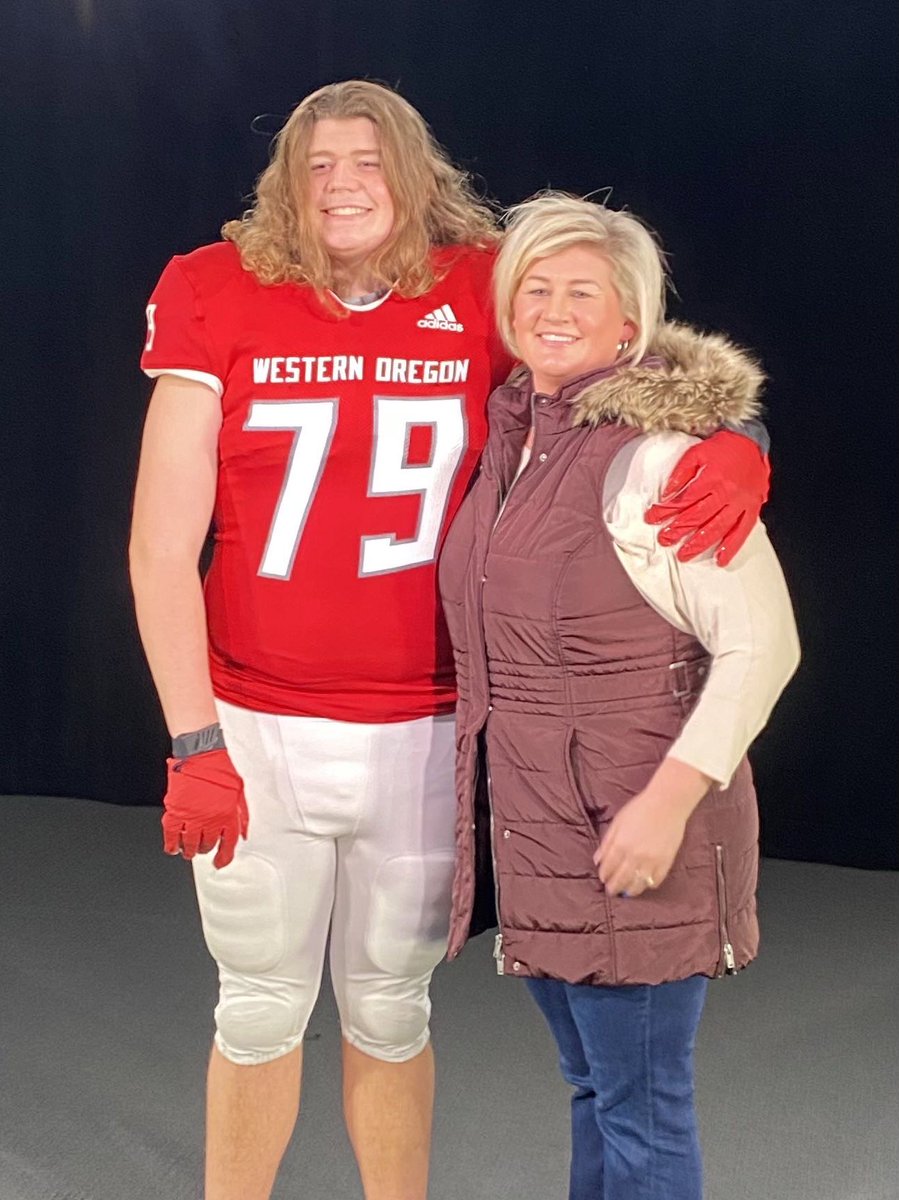 My official visit at Western Oregon was legit! Thanks for being there Mom.  Thank you to <a href="/ArneFerguson/">Arne Ferguson</a> <a href="/BrianHarris_WOU/">Brian Harris</a> <a href="/JasonSlowey/">Jason Slowey</a> <a href="/CoachManningWOU/">Josh Manning</a>