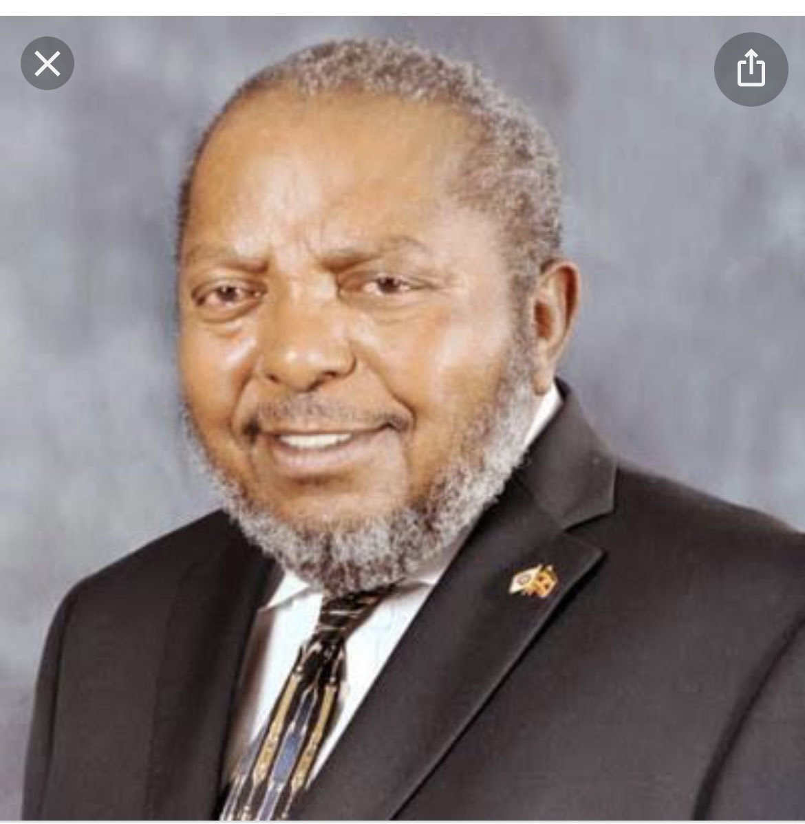 AndrewMwenda's tweet image. Emmanuel Tumusiime Mutebile, this great architect of Uganda’s economic recovery, this titan of our banking industry, this intelligent, magnanimous and generous soul, this friend of all and enemy of no one, rested this morning at 5.30am. RIP my friend! You have been a true giant!