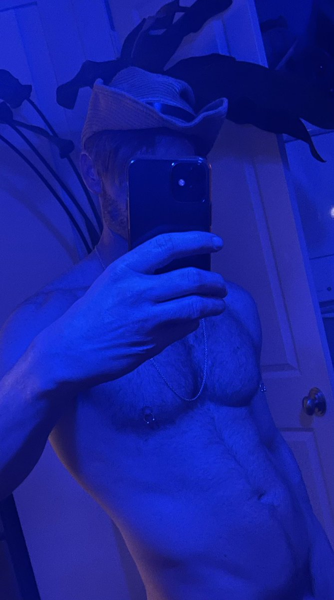addison_dalass's tweet photo. The blue light always hits #flex #gaydfw #gaydallas #gay #justgay #gaytwitter  #saturdaynight Guess what happens  when the lights turn red🚨🚨🚨 https://t.co/2GrVLCGARf
