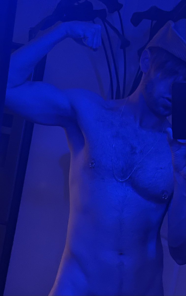 addison_dalass's tweet photo. The blue light always hits #flex #gaydfw #gaydallas #gay #justgay #gaytwitter  #saturdaynight Guess what happens  when the lights turn red🚨🚨🚨 https://t.co/2GrVLCGARf