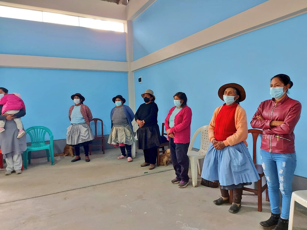 agroruralPER's tweet photo. En #Huancavelica| El Director ejecutivo, Rogelio Huamaní, se reunió con productores de la comunidad de #Chilcas, en el centro de acopio de este lugar, el cual forma parte de las intervenciones que se realiza el PDTS Vraem. https://t.co/GeM3X9Kik1