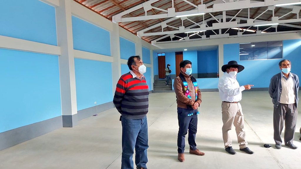 agroruralPER's tweet photo. En #Huancavelica| El Director ejecutivo, Rogelio Huamaní, se reunió con productores de la comunidad de #Chilcas, en el centro de acopio de este lugar, el cual forma parte de las intervenciones que se realiza el PDTS Vraem. https://t.co/GeM3X9Kik1
