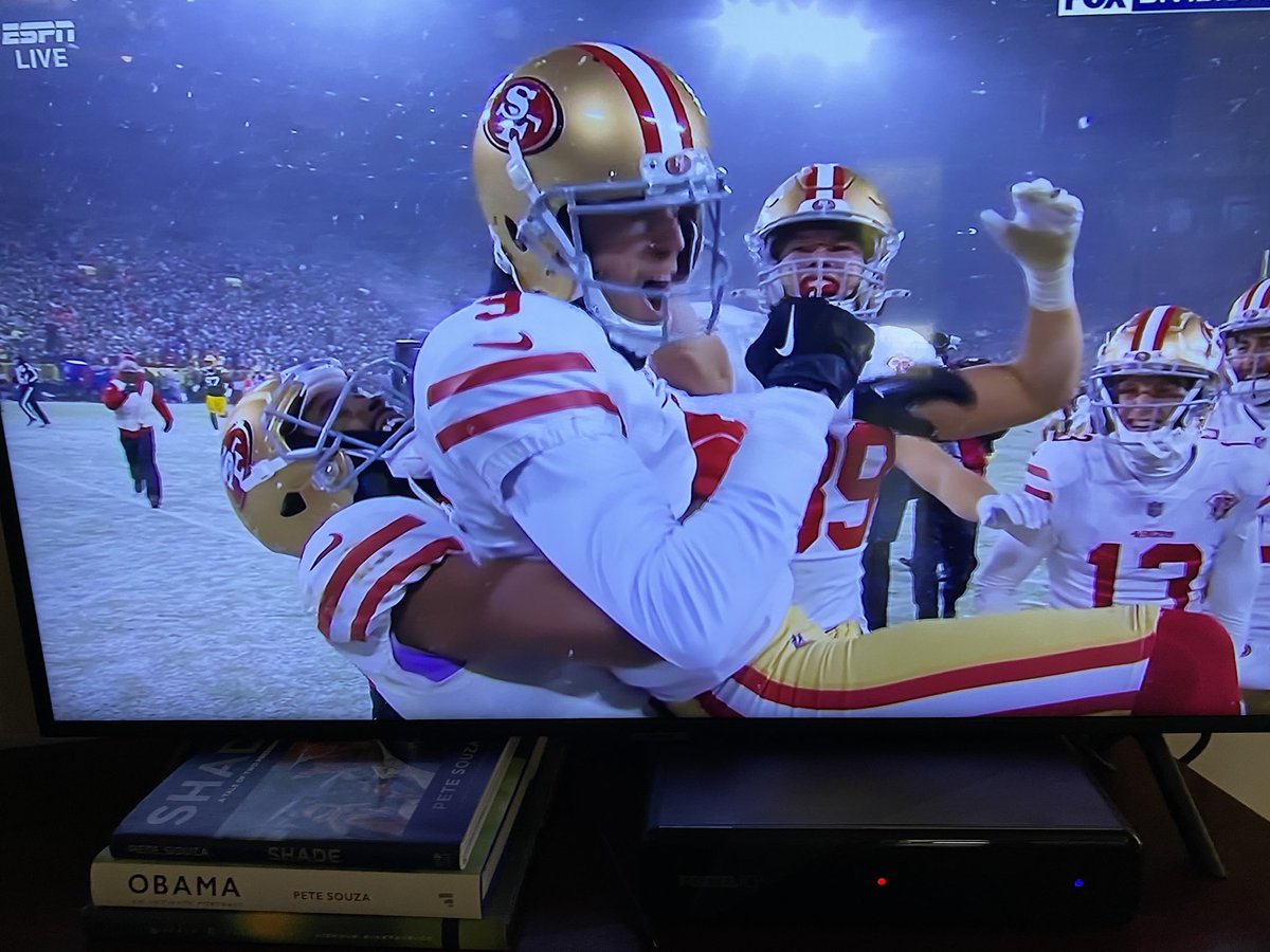 MagpieWillow's tweet photo. 49ers winners!!!! And in the snow at Lambeau Field. Onwards to the AFC Championships. Chilled me out in #perth 40c heatwave. #afcchampionship https://t.co/kS95wwJGY2
