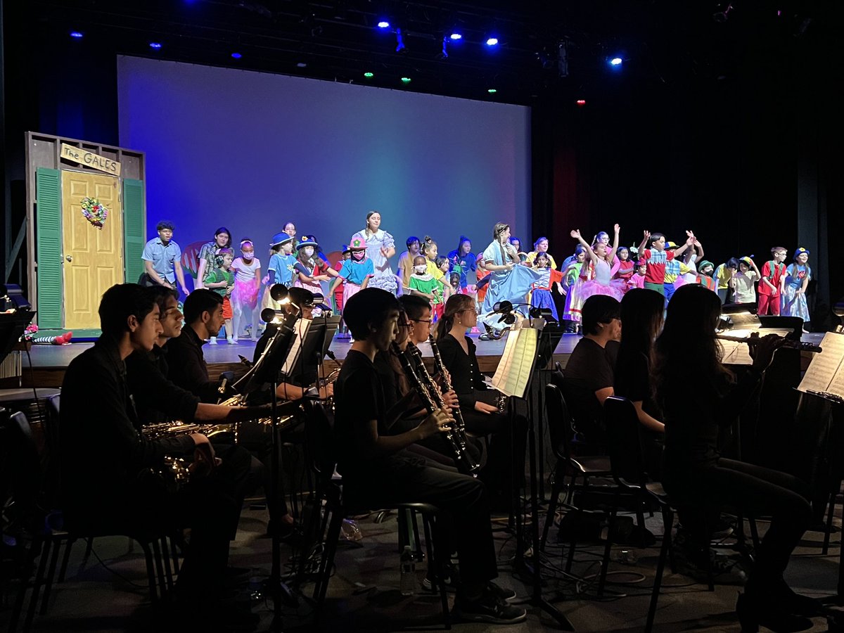 FBISDSupe's tweet photo. Elkins HS production of โWizard of Ozโ was a true team approach of theatre, choir, band, orchestra, color guard & even elementary students from feeder schools! Great music, vocals, acting and dancing! Thank you fine arts directors and students! Proud Supt even got to hold Toto! https://t.co/whNtr9tWrq
