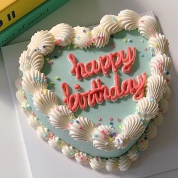 YoungMasterWWX's tweet photo. Happy birthday to my lover, other half, husband and gege! Come here to get endless smooches and a piece of cake that the girls and I prepared for you! *happy and excited Wei Ying noises* @LanZhanBun 💙 https://t.co/fzCmz2m8Ul