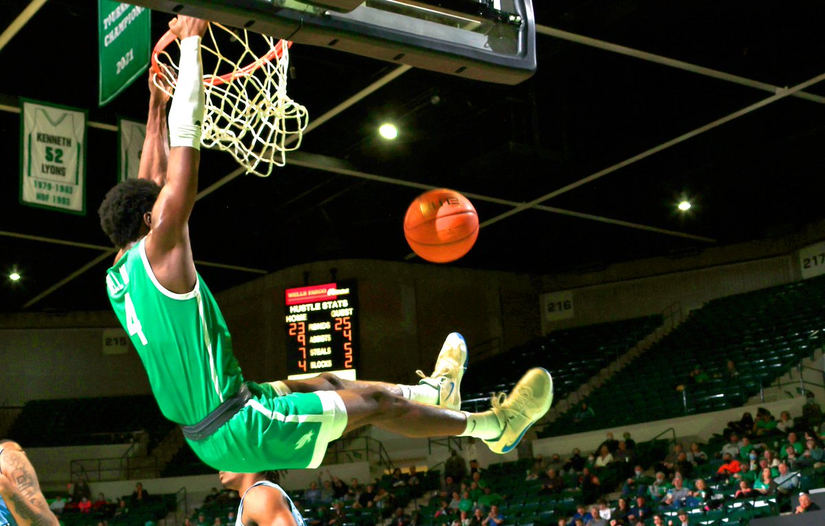 MeanGreenSports's tweet photo. 𝙆𝙚𝙚𝙥 𝙤𝙣 𝙧𝙤𝙡𝙡𝙞𝙣' @MeanGreenMBB 

#GMG 🟢🦅 https://t.co/xuCcIIWRhh