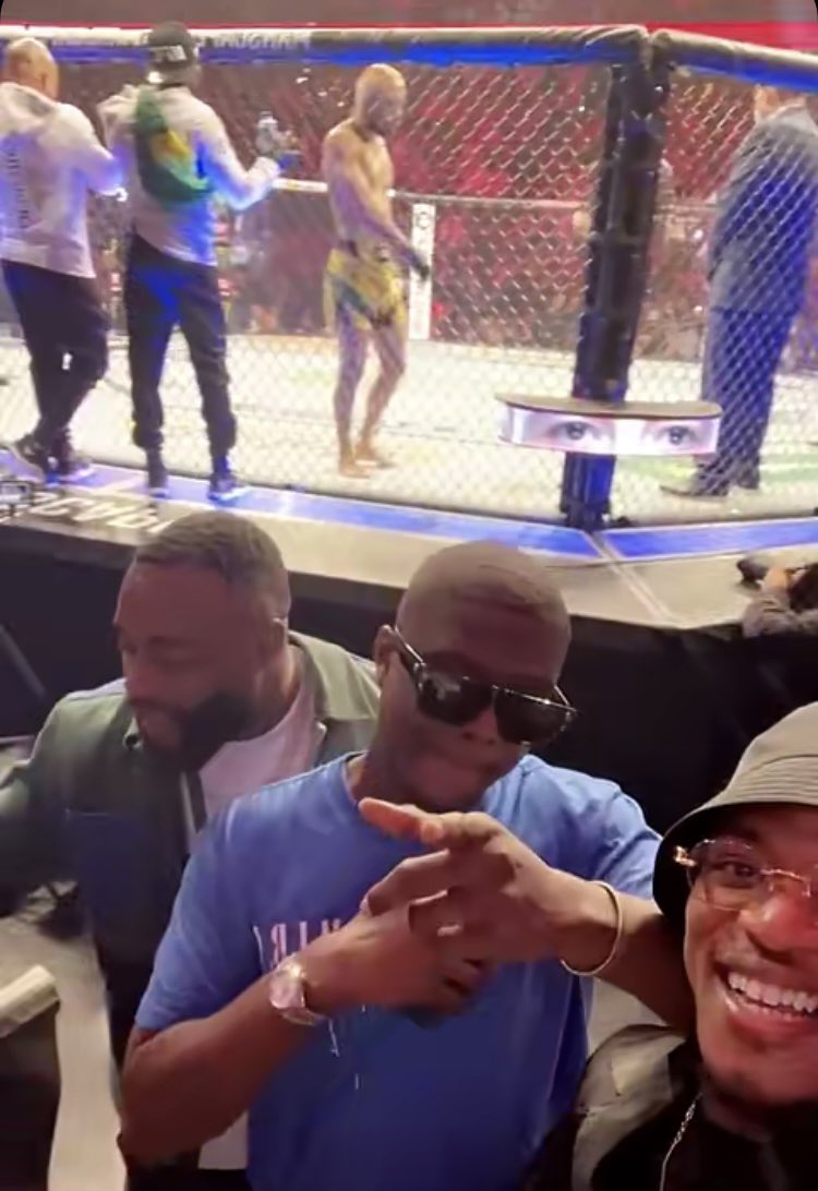Kulturlesite_'s tweet photo. Ninho x Gradur x Niska, les rappeurs ont fait le déplacement pour l’#UFC270 🔥 https://t.co/qOSruIZr6l