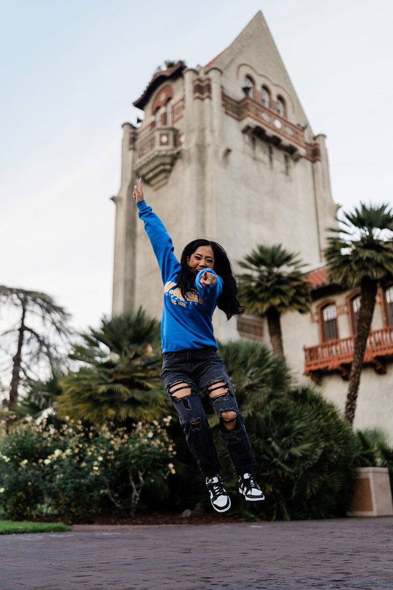 _dcdr's tweet image. just like nike said…just do it 🎓✨ pc: @jacksonortommy