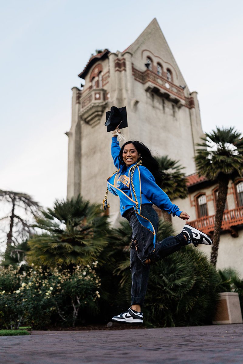 _dcdr's tweet image. just like nike said…just do it 🎓✨ pc: @jacksonortommy