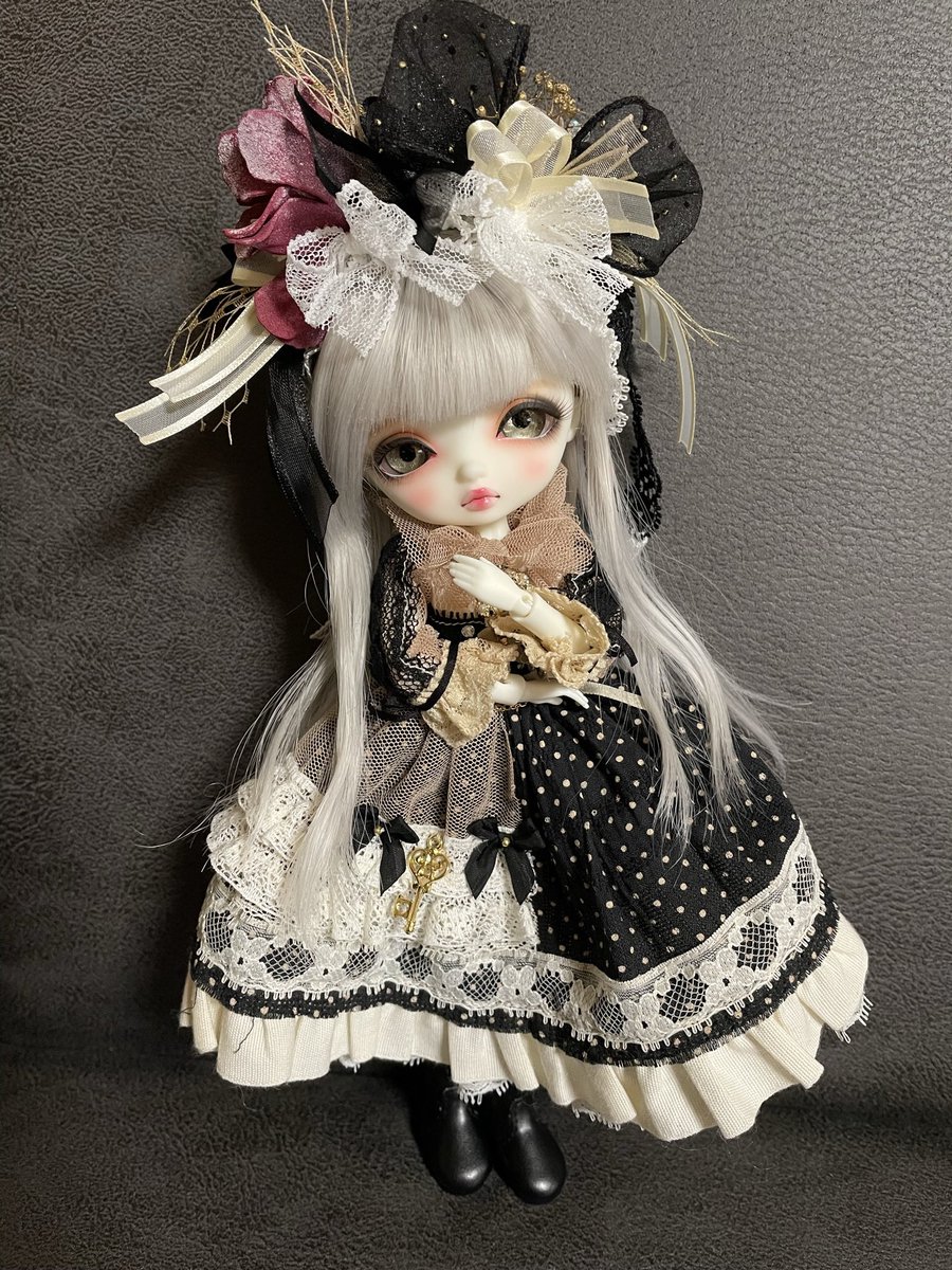 mira_dool's tweet photo. #kreamdoll
名前を……
Michelle=Blanche改めまして
〝Rêveur=Blanche〟(レヴール=ブランシェ)
意味は夢を見る、です
Michelle=Blancheだとサンホラのミシェルさんになってしまうなぁ、と思い返しまして…
新ドレスも完成したそうですので近々新ドレスでお披露目出来たらいいなと思います♪ https://t.co/xwD4ImTAPr