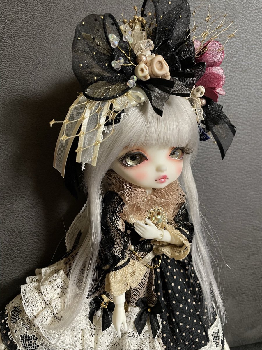 mira_dool's tweet photo. #kreamdoll
名前を……
Michelle=Blanche改めまして
〝Rêveur=Blanche〟(レヴール=ブランシェ)
意味は夢を見る、です
Michelle=Blancheだとサンホラのミシェルさんになってしまうなぁ、と思い返しまして…
新ドレスも完成したそうですので近々新ドレスでお披露目出来たらいいなと思います♪ https://t.co/xwD4ImTAPr