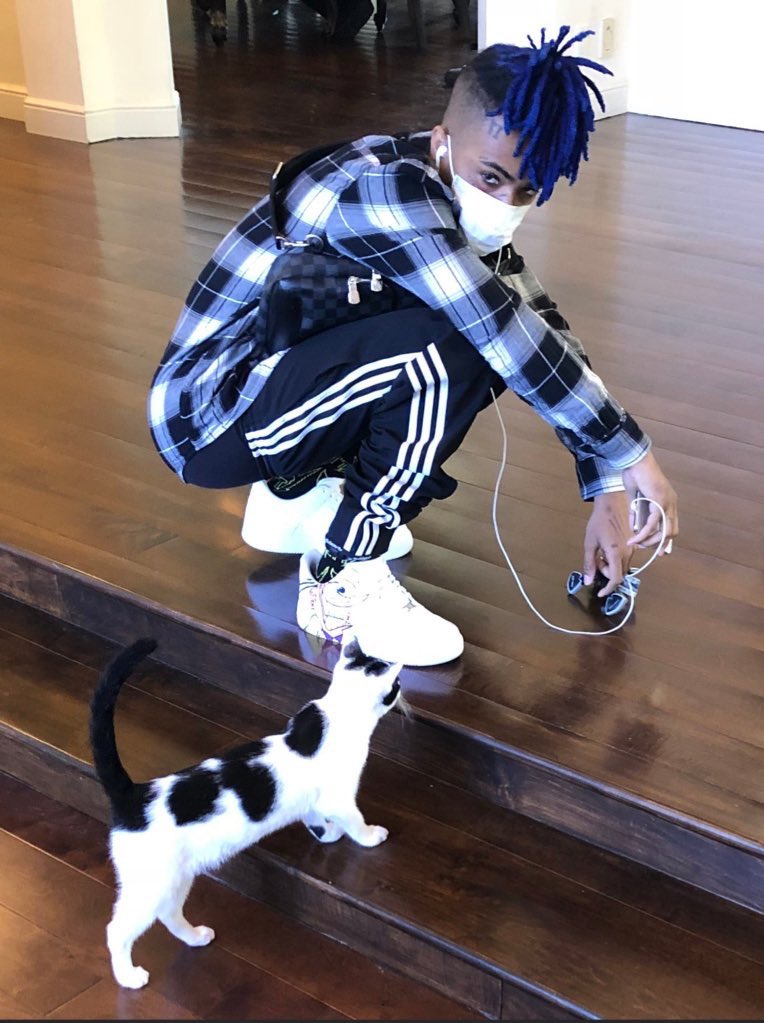 eliasvro's tweet image. XXXTENTACION would have turned 24 today. 

Miss you 🖤