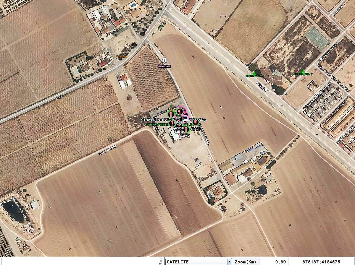 112rmurcia's tweet image. 📢Personal de @PCivilTPacheco comprobando la presión de los hidrantes próximos al incendio donde los camiones de  @BomberosCEIS_RM podrán abastecerse 🟢Usan como herramienta el Plan de Emergencias Municipal de Protección Civil del Ayunt. #TorrePacheco #PEMU 
#LasProtesCuentan