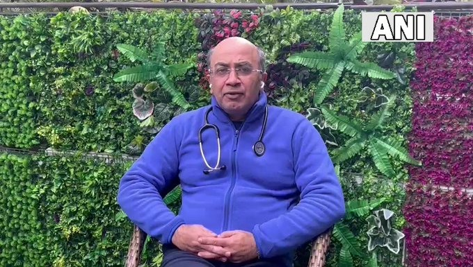 timesofindia's tweet photo. Omicron has gone into a stage where it's more into community spread than only by travelers from abroad, given the rise in COVID cases...but it's unlike Delta. People recover early in the case of Omicron: Dr. Vivek Nangia, Principal Director, Pulmonology, Max Hospital* https://t.co/xoqrhmZEHz