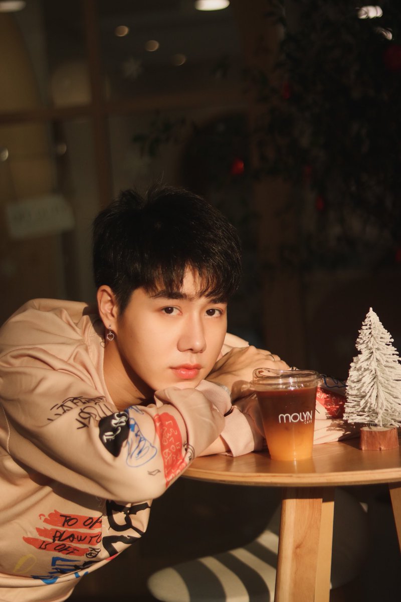 Petchpigz's tweet photo. พระอาทิตย์ตกยามเย็น 🌅 #Petchpigz https://t.co/eNGjVrgRLx