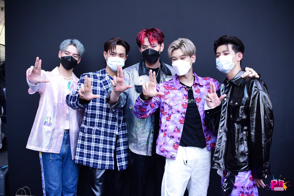 PRSocietyNews's tweet photo. 5 หนุ่มจาก #LAZiCON กับการแสดงครั้งแรกบนเวทีในงาน #JAPANEXPOTHAILAND2022 ดีใจแฟนคลับมาให้กำลังใจเพียบ ฝากรอติดตามชื่อวง ได้รู้กันแน่เร็ว ๆ นี้
#LAZiCONxJapanExpo https://t.co/BIax6D1DQp