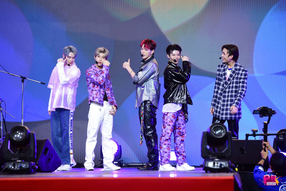 PRSocietyNews's tweet photo. 5 หนุ่มจาก #LAZiCON กับการแสดงครั้งแรกบนเวทีในงาน #JAPANEXPOTHAILAND2022 ดีใจแฟนคลับมาให้กำลังใจเพียบ ฝากรอติดตามชื่อวง ได้รู้กันแน่เร็ว ๆ นี้
#LAZiCONxJapanExpo https://t.co/BIax6D1DQp