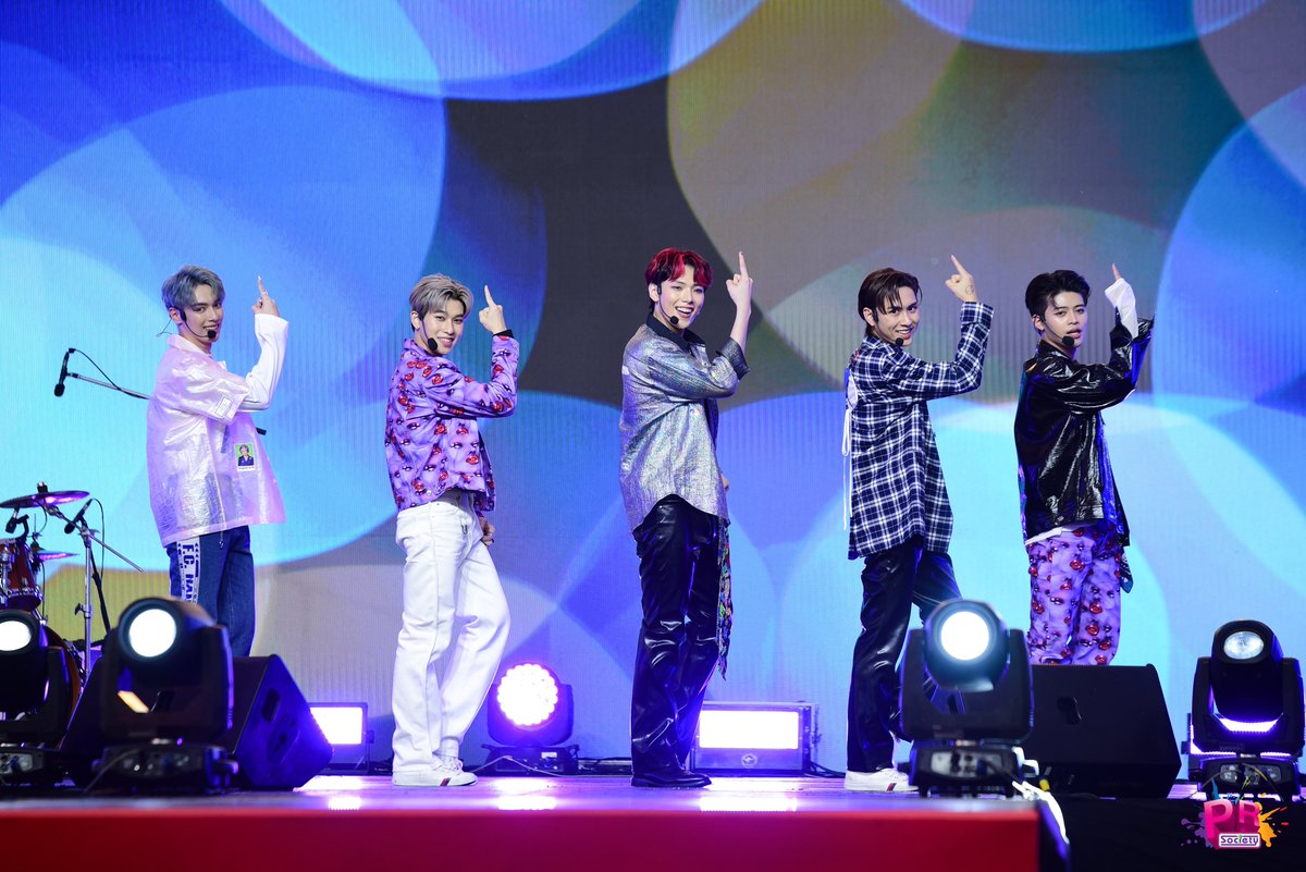 PRSocietyNews's tweet photo. 5 หนุ่มจาก #LAZiCON กับการแสดงครั้งแรกบนเวทีในงาน #JAPANEXPOTHAILAND2022 ดีใจแฟนคลับมาให้กำลังใจเพียบ ฝากรอติดตามชื่อวง ได้รู้กันแน่เร็ว ๆ นี้
#LAZiCONxJapanExpo https://t.co/BIax6D1DQp