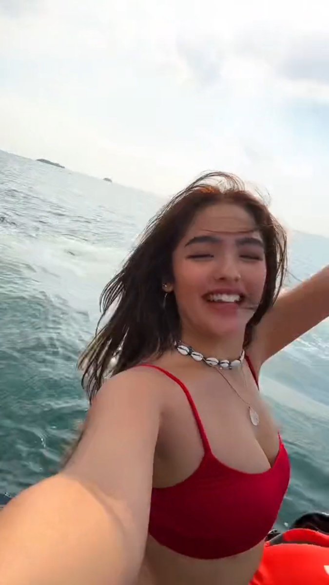 andreasparkles_'s tweet photo. - NEW TIKTOK VIDEO OF BLYTHE 
she's literally enjoying her life 🤩

🔗 WATCH HERE: 
https://t.co/9s5AEMqDsp
https://t.co/rofCppRFKT

@iamandrea_b https://t.co/aj97prZciN