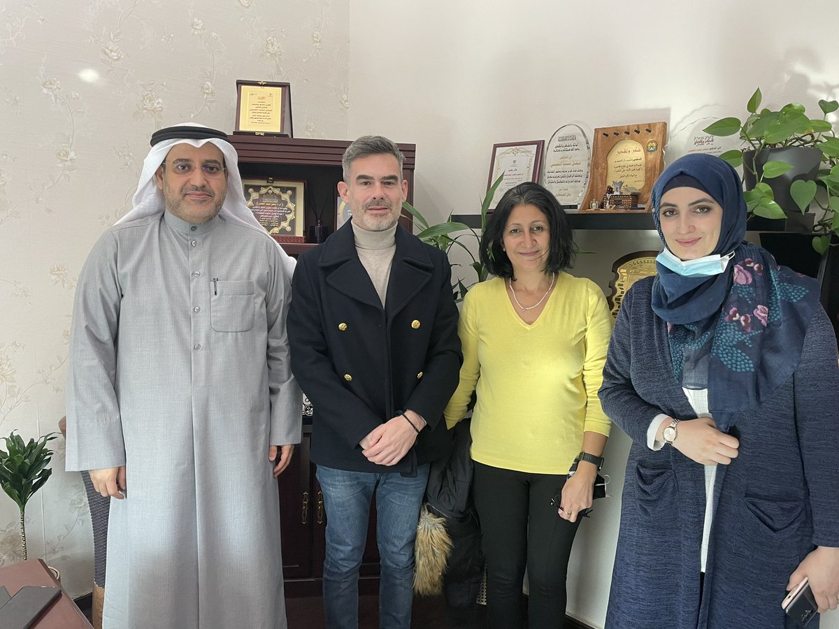dr_faisalalajmi's tweet photo. اليوم تشرفت في الاتفاق مع الصليب الأحمر على متابعة الحالات الإنسانية في العالم والدعم النفسي لهم والتدريب
#دفيصل_العجمي https://t.co/9rFgCFEVGH