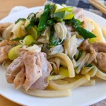 お肉も野菜も入っているから食べ応えがありそう!とっても美味しそうな「うどん」レシピ!