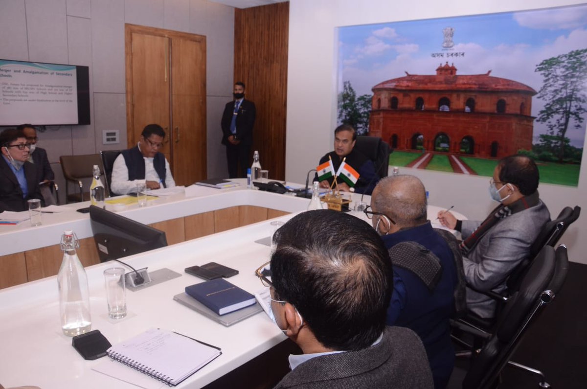 ranojpeguassam's tweet photo. Attended a review meeting chaired by HCM Dr Himanta Biswa Sarma on various educational issues.

Hon'ble Advisor of Education Dept Prof Nani Gopal Mahanta, DEEOs, Inspectors of Schools and other officials were present. https://t.co/ebhgQmzZvg