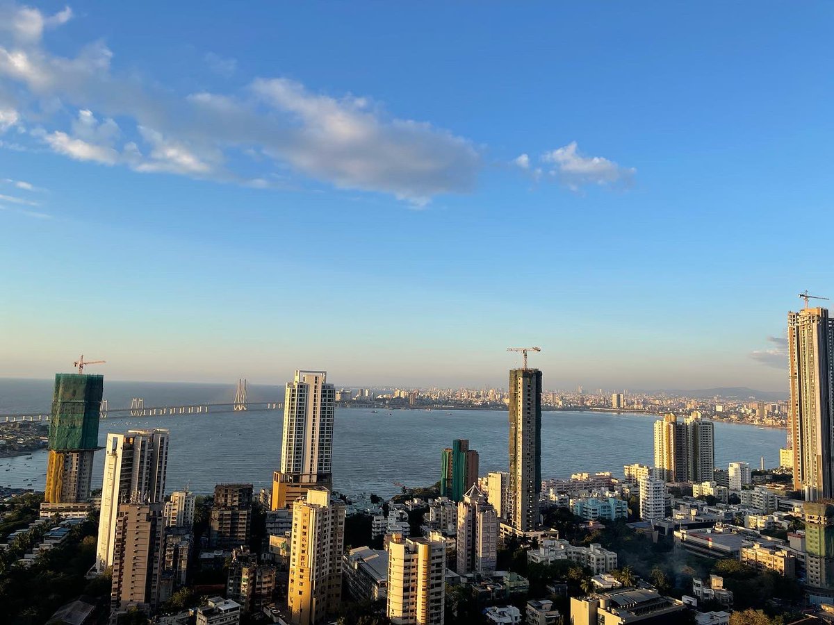 GayatriPVYadav's tweet photo. Today is a grim reminder of how important clean air is…contrast the picture of this morning in Mumbai vs a few weeks ago. And yes do apply to the #IndiaCleanAirChallenge powered by @actgrants if you are a founder with scalable solutions for #CleanAir. https://t.co/vsxqD6UUnq