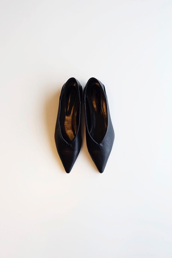 OFFICIALANNAHL's tweet photo. .
NEW ARRIVAL 
1/24 13:00-発売
. 
【 Pointed Toe  Shoes 】
BLK, WHT, BRN
¥7,150(in tax)
.
.
#annahl https://t.co/45Rk1tXRAu