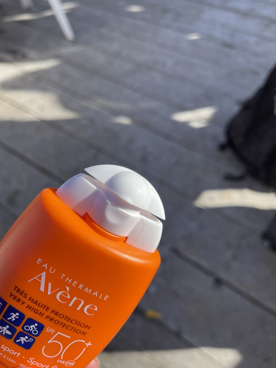 franlamotte's tweet photo. @AveneFrance vos bouteilles ne ferment pas! https://t.co/mjkFZcgL9o