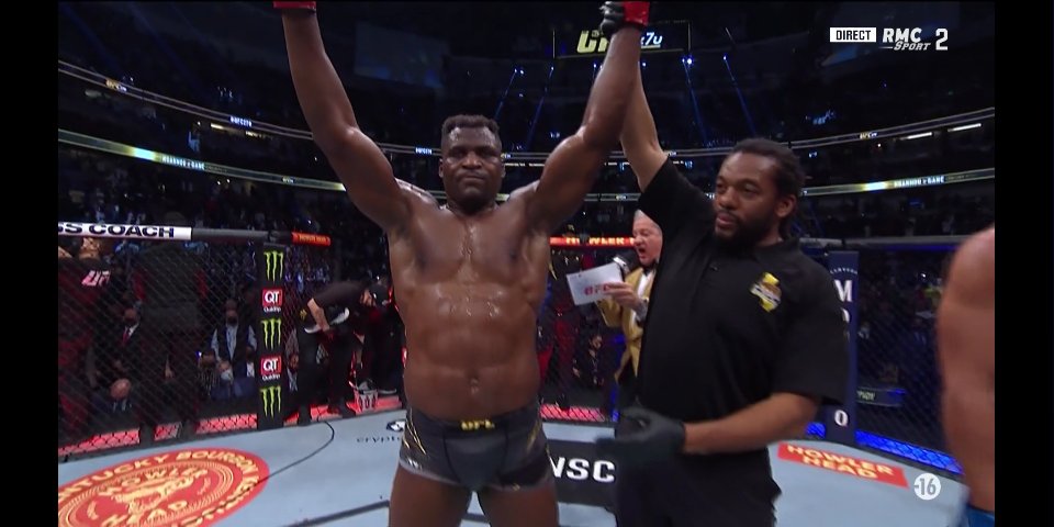 mintsa_simplice's tweet photo. La fierté #afrique #championsUFC @francisngannou4 🤝👏💪🇨🇲♥️👌 https://t.co/C4oKVD8sdA