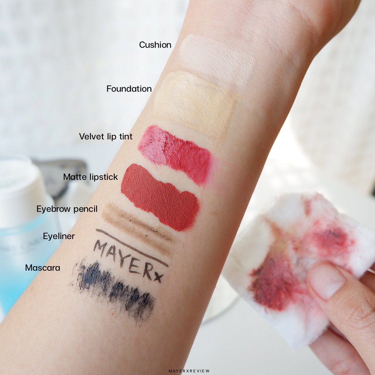 memayerr's tweet image. ใครกำลังหา Remover เมย์อยากให้ลอง Double layer makeup remover ของ #neecara ตัวนี้อะ ชอบตรงที่ขวดเขาเป็นหัวกด สะดวกมากไม่ต้องมาเปิดเทให้เลอะ ละคือเช็ดออกเกลี้ยงมาก อะไรที่ว่ากันน้ำอะมาเลยนางจัดให้ ผิวไม่แห้งตึงด้วย อ๊ะ ! อย่าลืมเขย่าก่อนใช้ด้วยนะ #รีวิวneecara #ใช้ดีบอกต่อ