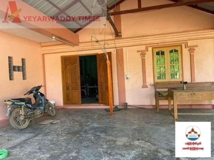 tweet4burma's tweet photo. Military troops, PyuSawHtee groups and a presiding Buddhist monk who is a MaBaTha leader plundered Kangyikone village, ChaungOo tsp and destroyed the residential properties. #SanctionMOGE #TakeAction_NoMoreWords #2022Jan23Coup #WhatsHappeningInMyanmar https://t.co/zdaVJFEuf7