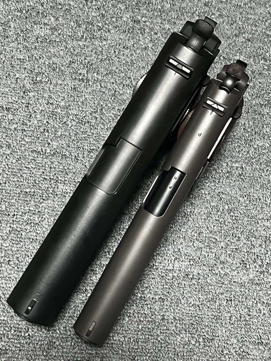 itsumono310's tweet photo. 電動ガバメントを手に入れた！
マルイガスブロと比べると厚みの違いに驚愕(笑)
#M1911 https://t.co/TcQge7i5EP