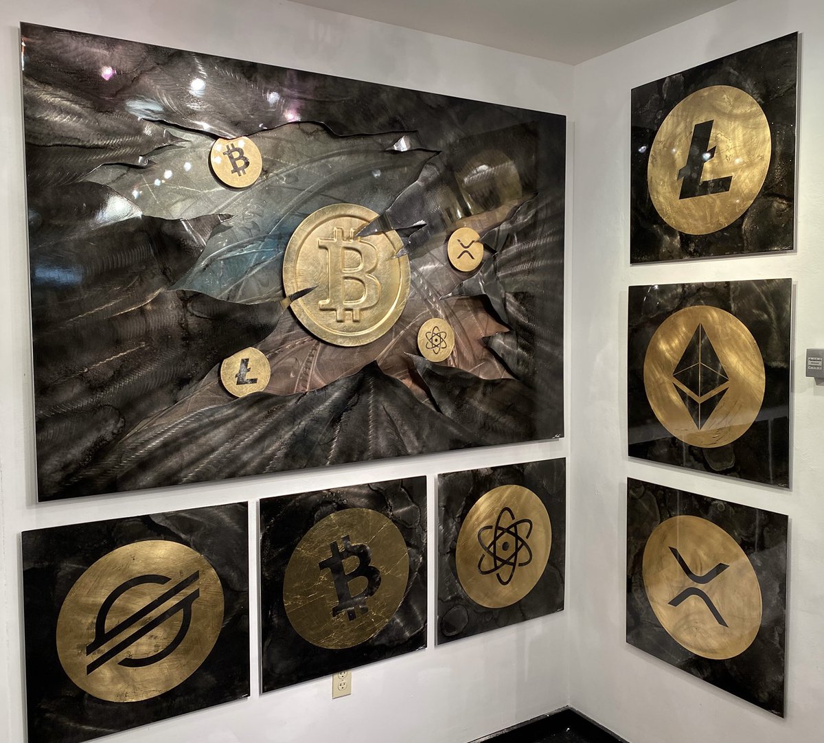 NicholasYust's tweet photo. #CryptoEmpire #artcollection by #NicholasYust. Made with real #Diamonds #Gold #Silver and #Meteors #metalart #NYCart #originalart #cryptoart #cryptocurrency #bitcoin #ethereum #litecoin #proton #stellarlumens #bitcoincash #XRP #abstractart #modernart #10Xart #wentworthgallery https://t.co/mh2cKEBOQb