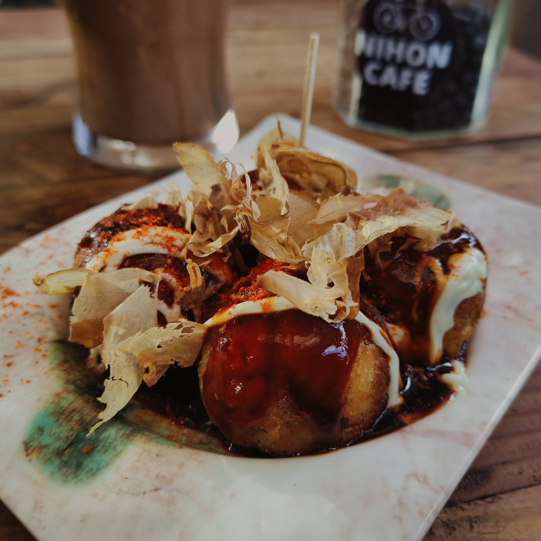HappyFoodies's tweet photo. Crossed the Estrella-Pantaleon bridge and was looking for cool place to have snack and chill near the area. Glad I found Nihon Cafe. 
Nice alfresco dining space. Very good takoyaki and iced dark mocha.

https://t.co/r7QVFjrud0

#happyfoodies 
#bikefriendlycafe 
#japanesecafe https://t.co/h1pzotMSpJ