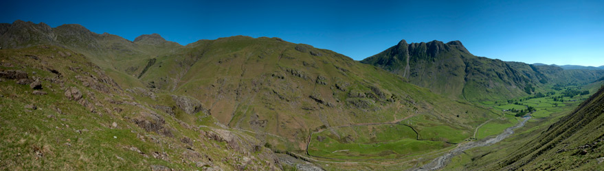 #CrinkleCrags, a common spot for #ramblers and #climbers in the @lakedistrictnpa #nationalpark #nationalparks #Cumbria, #England #Northwest #UK #PictureOfTheDay #landscapephotography #beautifuldestinations #landscapelover #amazingplace for more see darrensmith.org.uk/Portfolio